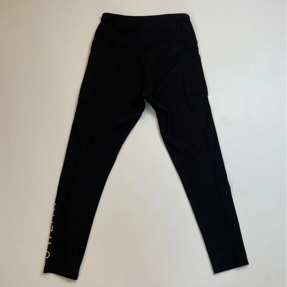 Rae Dunn Womens Performance Sweat Logo Leggings Size M Pockets